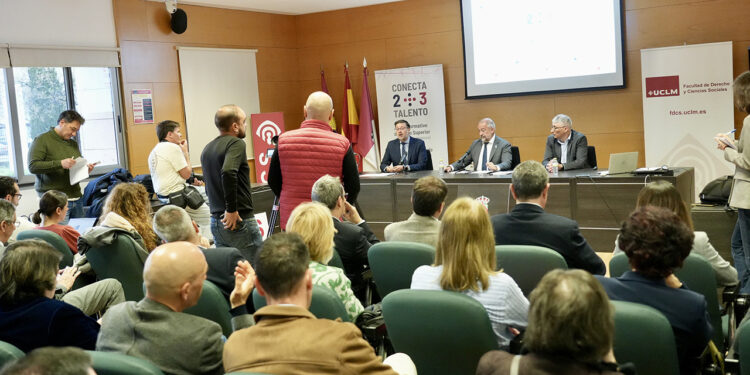 La Junta tendrá a lo largo de este mes el borrador de la nueva ley de Formación Profesional de Castilla-La Mancha 1 La Junta tendrá a lo largo de este mes el borrador de la nueva ley de Formación Profesional de Castilla-La Mancha