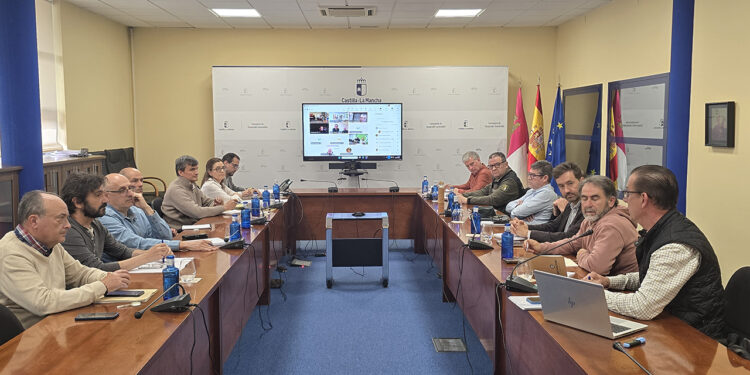 La Junta trabaja junto al sector para aprobar antes de verano el nuevo reglamento regional de caza