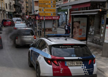 La Policía Local de Cuenca intercepta un coche por una gran humareda y descubre que el conductor no tiene carnet