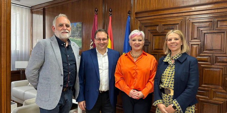 La delegada de la Junta recibe al nuevo vicerrector del Campus de la UAH en Guadalajara