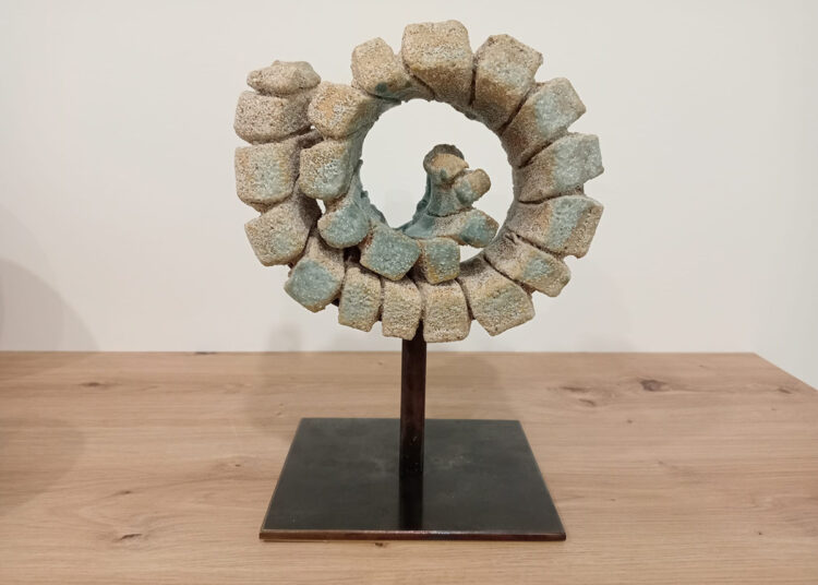 La exposición “El gesto y la materia” muestra la creatividad de la Escuela Municipal de Cerámica de Guadalajara en el Palacio de la Cotilla