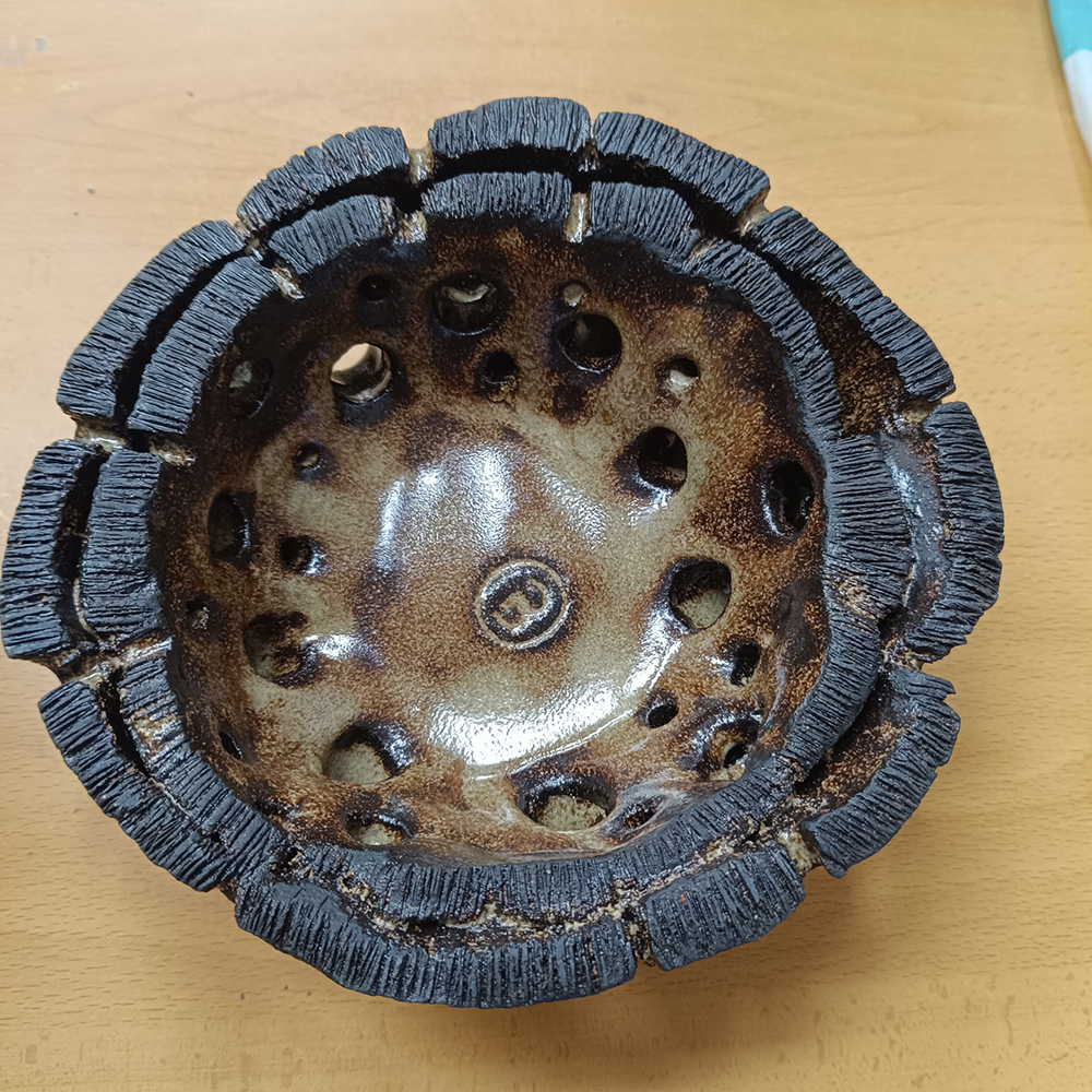 La exposición “El gesto y la materia” muestra la creatividad de la Escuela Municipal de Cerámica de Guadalajara en el Palacio de la Cotilla