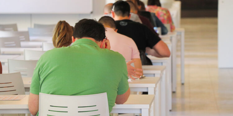 Más de 15.600 aspirantes están admitidos este fin de semana en nuevas pruebas de la OPE del SESCAM, con la categoría de celador como la más numerosa