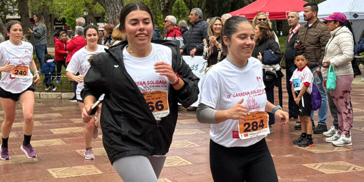 Más de 700 personas participan en la IX Carrera Solidaria Mizu a favor de APANAG en Guadalajara