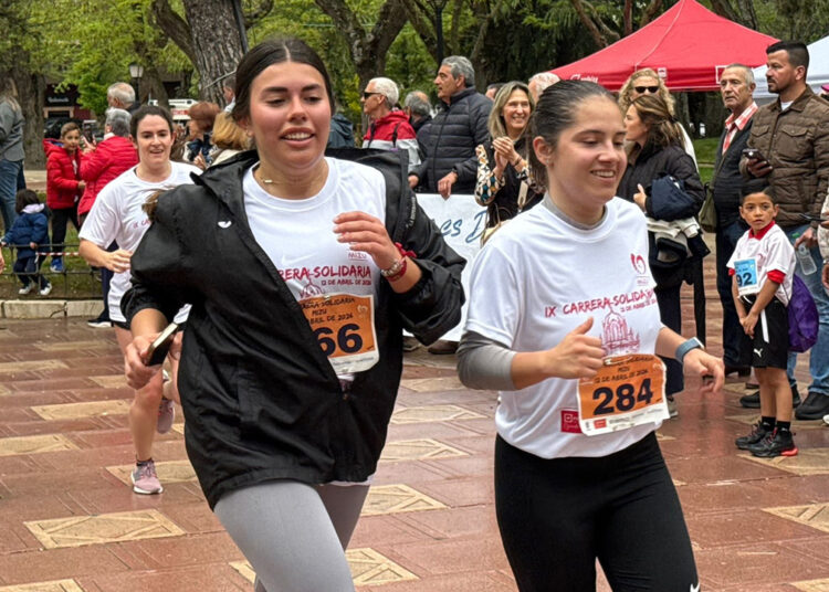Más de 700 personas participan en la IX Carrera Solidaria Mizu a favor de APANAG en Guadalajara