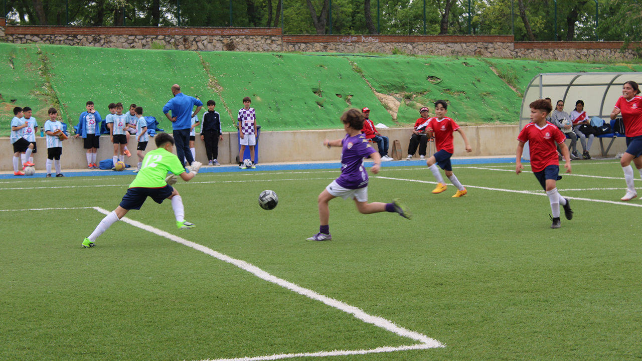 Más de 80 jugadores celebran el Día Internacional del Deporte en la Jornada de Diversidad Intercultural organizada por Cáritas Sigüenza-Guadalajara y Migraciones 2 Más de 80 jugadores celebran el Día Internacional del Deporte en la Jornada de Diversidad Intercultural organizada por Cáritas Sigüenza-Guadalajara y Migraciones