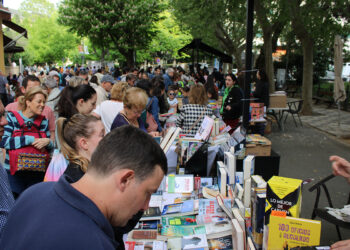 Miles de personas acompañaron a las librerías de Cuenca con motivo del 23 de abril, Día del Libro