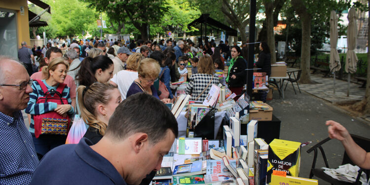 Miles de personas acompañaron a las librerías de Cuenca con motivo del 23 de abril, Día del Libro