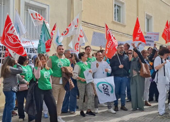 Plantón en la Diputación de Cuenca protestas semanales por la falta de personal