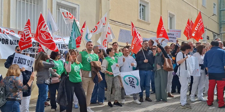 Plantón en la Diputación de Cuenca protestas semanales por la falta de personal