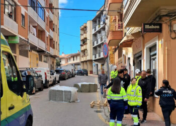 Susto en Cuenca un viandante herido por un desprendimiento en una obra de la calle Diego Jiménez