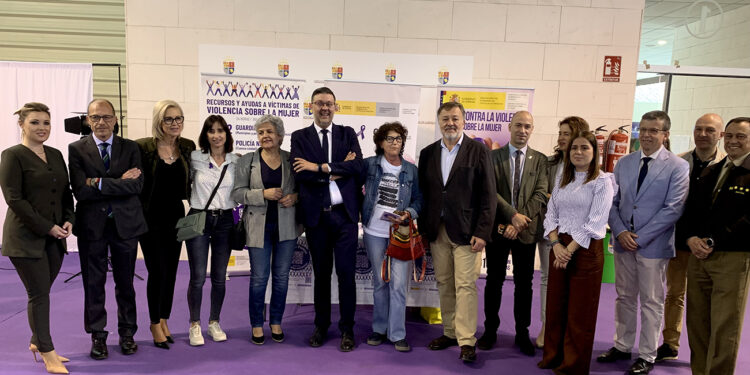 Un Punto Violeta atendido por estudiantes del IES Santiago Grisolía convierte la Feria de FP de Cuenca en espacio seguro contra la violencia machista