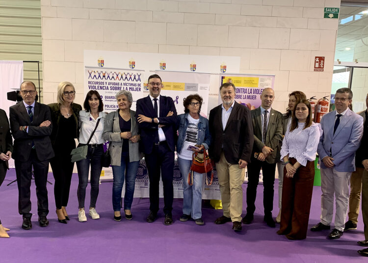 Un Punto Violeta atendido por estudiantes del IES Santiago Grisolía convierte la Feria de FP de Cuenca en espacio seguro contra la violencia machista