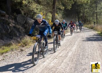 Xavi Calaf García y Alba López del Pozo se imponen en la exigente BTT de Santa Cruz de Moya en un Domingo de Ramos marcado por el frío