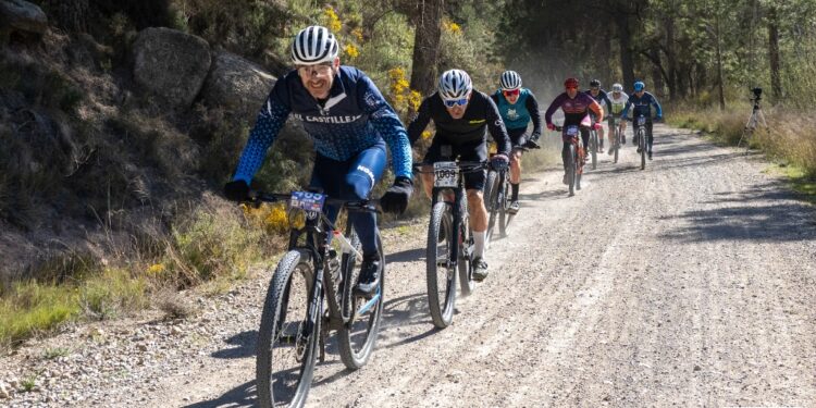 Xavi Calaf García y Alba López del Pozo se imponen en la exigente BTT de Santa Cruz de Moya en un Domingo de Ramos marcado por el frío