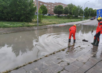 El agua anega la glorieta del McDonald's y otros dos puntos de Cuenca