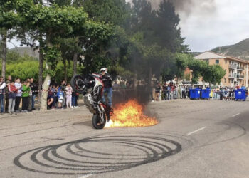 Acrobacias de élite y cientos de motos Jadraque revoluciona su fin de semana para impulsar la economía local