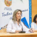 El Ayuntamiento de Guadalajara ha desmantelado ocho quioscos de prensa que llevaban años inactivos para devolver el espacio a los peatones. La alcaldesa, Ana Guarinos, ha explicado que estas estructuras se habían convertido en obstáculos que dificultaban el tránsito y generaban problemas de limpieza en varios puntos de la capital. Tras la retirada de los habitáculos, las brigadas municipales han reparado el pavimento de forma inmediata para garantizar una movilidad sin barreras. La intervención da respuesta a las quejas vecinales y se ha ejecutado en zonas céntricas y barrios periféricos donde las estructuras presentaban signos evidentes de vandalismo. Los quioscos eliminados se ubicaban en las siguientes vías de la ciudad: Avenida de Castilla. Calle Toledo, a la altura de los números 2 y 44. Calle Doctor González Hierro. Plaza de la Antigua. Calle Cifuentes. Calle Carabaña, dentro del barrio de Manantiales. El futuro del mobiliario restante La concejal de Patrimonio Municipal, Isabel Nogueroles, ha precisado que el cambio en los hábitos de consumo de información deja a la ciudad con solo dos quioscos de prensa operativos, situados en la plaza de Santo Domingo y la avenida del Ejército. Como excepción a los derribos, el Ayuntamiento ha salvado de la demolición la estructura de la plaza de la Llanilla debido a su marcado valor ornamental. Este elemento se encuentra actualmente en fase de restauración y se reubicará próximamente en el entorno del parque de la Concordia para funcionar como punto de información municipal. Archivo y contexto urbano La eliminación de este mobiliario obsoleto consolida la estrategia de renovación del espacio público que el equipo de Gobierno local lleva desplegando desde su llegada en 2023. Consultando el archivo histórico de Liberal de Castilla, esta actuación de microurbanismo se alinea con la hoja de ruta municipal para adecentar las calles, marcada por hitos recientes como la entrada en vigor del nuevo contrato de mantenimiento de parques y jardines o el plan de renaturalización del casco histórico. La transformación de estas pequeñas parcelas conecta directamente con intervenciones patrimoniales impulsadas por el Consistorio para dignificar la imagen de la capital. Las recientes restauraciones de elementos históricos como la fuente de Neptuno o el Cristo del Cementerio forman parte del mismo plan de choque de Guarinos para revertir el deterioro urbano, integrando las grandes obras con la limpieza de los pequeños obstáculos que afectan al día a día de los guadalajareños.