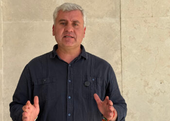 Alfonso Esteban recuerda que la ZBE y la zona azul son herencia directa de Alberto Rojo, mientras que el PP apuesta por menos restricciones para los vecinos