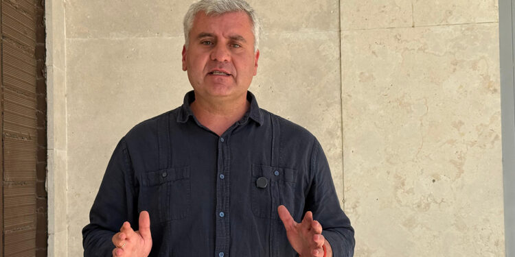 Alfonso Esteban recuerda que la ZBE y la zona azul son herencia directa de Alberto Rojo, mientras que el PP apuesta por menos restricciones para los vecinos 1 Alfonso Esteban recuerda que la ZBE y la zona azul son herencia directa de Alberto Rojo, mientras que el PP apuesta por menos restricciones para los vecinos