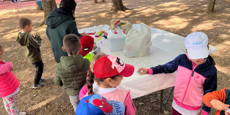 Almodóvar del Pinar acoge la convivencia del CRA Los Pinares con la participación de más de 250 personas de la comunidad educativa.