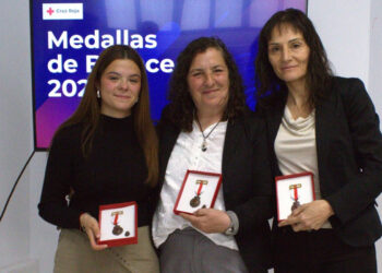 Ana Belén Lozano, Elena Contreras y Blanca Gómez reciben la Medalla de Bronce de Cruz Roja por su labor voluntaria