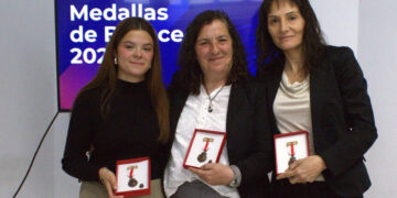 Ana Belén Lozano, Elena Contreras y Blanca Gómez reciben la Medalla de Bronce de Cruz Roja por su labor voluntaria
