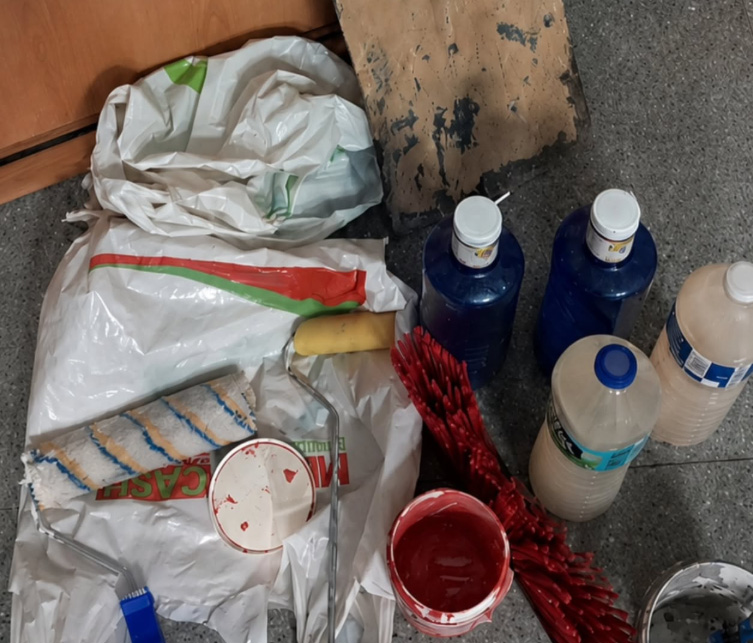 Atrapados con rodillos y disolvente tras vandalizar la zona universitaria de Cuenca