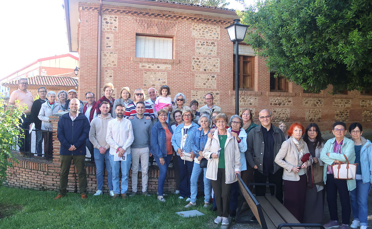 Cabanillas celebra el centenario de los edificios de sus antiguas Escuelas plantando un árbol e inaugurando una exposición