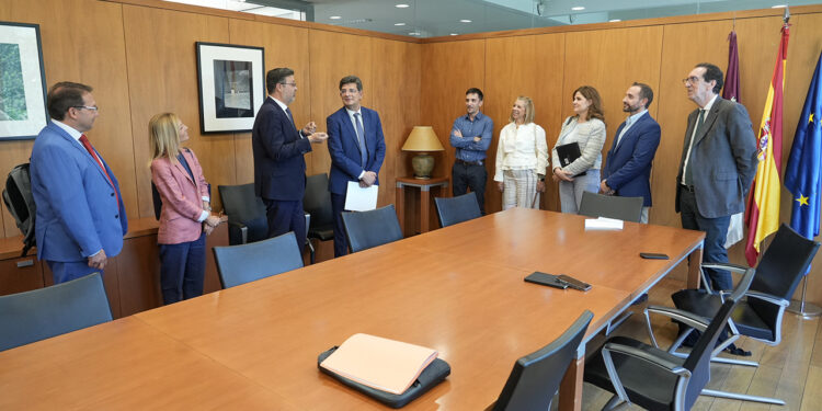 Castilla-La Mancha y la UAH preparan un nuevo contrato para asegurar financiación y reforzar la universidad en Guadalajara