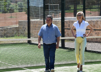 Castillo de Garcimuñoz estrena iluminación deportiva y prepara mejoras en su colegio de cinco alumnos
