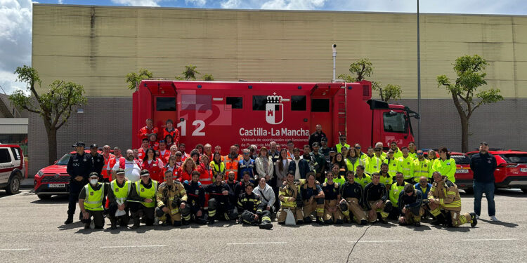 Cerca de un centenar de efectivos de los grupos de emergencia participan en el simulacro del Plan de Emergencia Exterior de DHL-L’Oréal en Quer