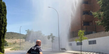 Cortes de agua en Cuenca una rotura de tubería afecta a los vecinos de la calle Francisco Suay