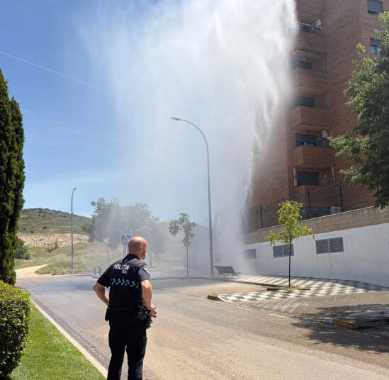 Cortes de agua en Cuenca una rotura de tubería afecta a los vecinos de la calle Francisco Suay
