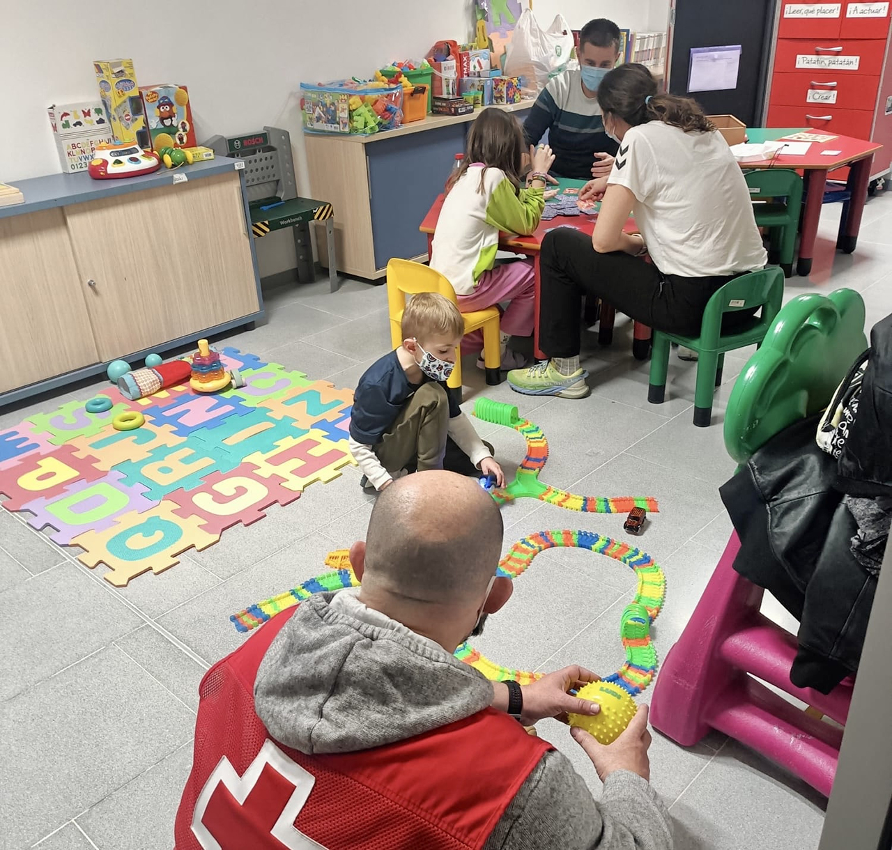 Cruz Roja Juventud impulsa el bienestar de la infancia hospitalizada con más de 50.000 personas atendidas en todo el territorio nacional 2 Cruz Roja Juventud impulsa el bienestar de la infancia hospitalizada con más de 50.000 personas atendidas en todo el territorio nacional