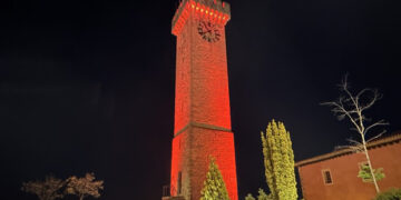 Cuenca se vuelve a iluminar de rojo por el Día Mundial de Cruz Roja