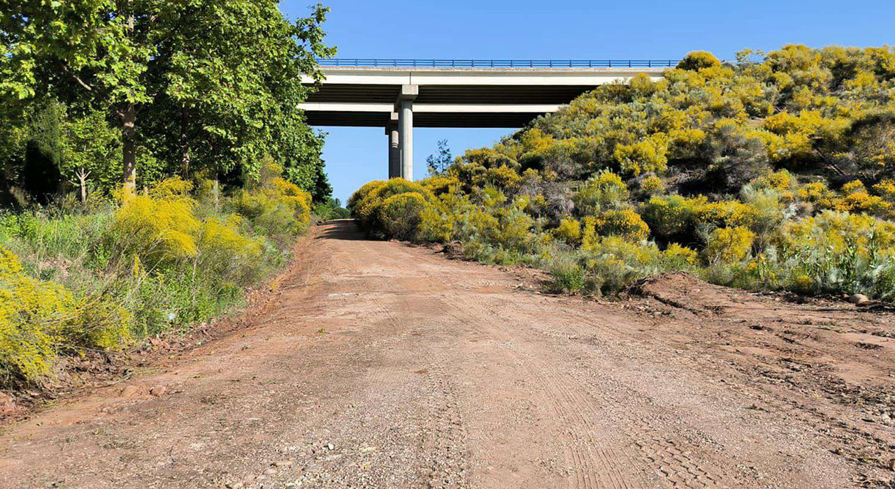 Culminan los trabajos de desbroce de cunetas en caminos rurales del término municipal de Cabanillas