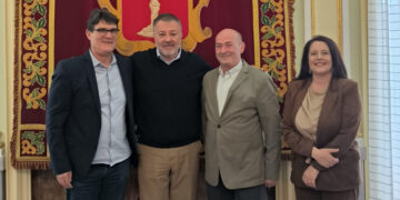 Dolz recibe a los directores saliente y entrante del Centro Penitenciario, Jesús Javier Mora y Jesús Martín