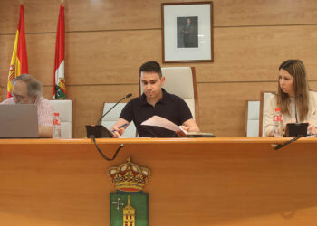 El Ayuntamiento de Cabanillas aprueba la renovación del convenio con la Junta para el funcionamiento de los autobuses interurbanos del Plan Astra
