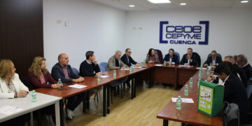 El Ayuntamiento de Cuenca presenta a los empresarios el proyecto de Carretería el plan municipal para blindar los negocios del centro
