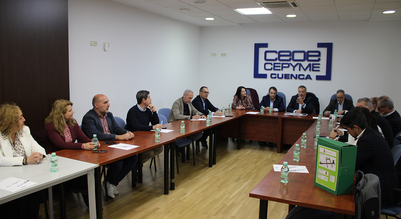 El Ayuntamiento de Cuenca presenta a los empresarios el proyecto de Carretería: el plan municipal para blindar los negocios del centro
