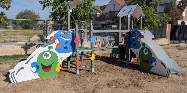 El Ayuntamiento invierte cerca de 158.000 euros para la renovación de las zonas de columpios de los seis colegios públicos de Azuqueca