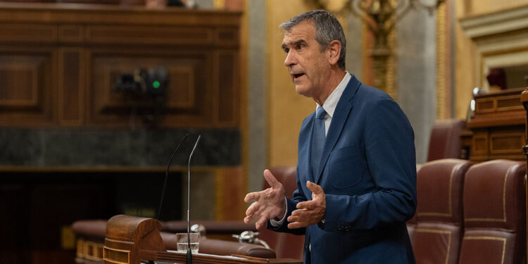 El Congreso aprueba la iniciativa del PP para exigir la reforma integral del CAMF defendida por Antonio Román 1 El Congreso aprueba la iniciativa del PP para exigir la reforma integral del CAMF defendida por Antonio Román