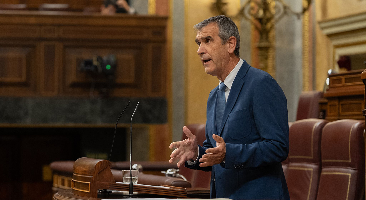 El Congreso aprueba la iniciativa del PP para exigir la reforma integral del CAMF defendida por Antonio Román 2 El Congreso aprueba la iniciativa del PP para exigir la reforma integral del CAMF defendida por Antonio Román