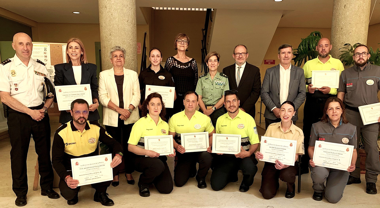 El Gobierno premia a 20 profesionales de seguridad privada en Cuenca por blindar fiestas como San Mateo 2 El Gobierno premia a 20 profesionales de seguridad privada en Cuenca por blindar fiestas como San Mateo