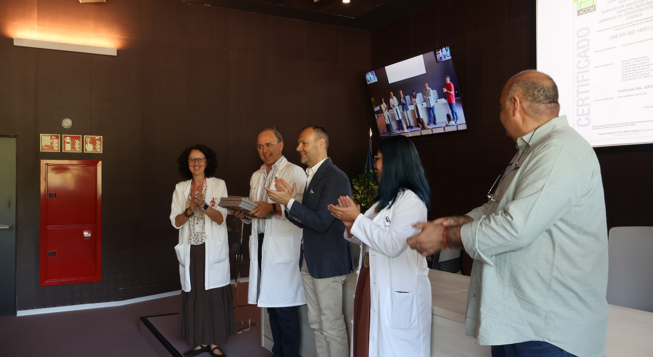 El Hospital Universitario de Cuenca entrega las certificaciones de calidad de la Norma ISO 9001 a 13 servicios o unidades, dos más que en la anterior edición 2 El Hospital Universitario de Cuenca entrega las certificaciones de calidad de la Norma ISO 9001 a 13 servicios o unidades, dos más que en la anterior edición
