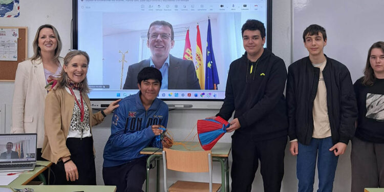 El IES Jorge Manrique lleva el talento de Motilla del Palancar a la fase nacional del desafío CanSat 1 El IES Jorge Manrique lleva el talento de Motilla del Palancar a la fase nacional del desafío CanSat