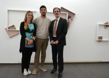 El artista Youssef Taki reflexiona sobre los límites de la imagen y la representación de los migrantes en la sala ACUA de Cuenca