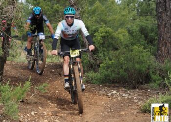 El barro da una tregua en Graja de Iniesta Ricardo Franco y Alba López dominan la sexta cita del Circuito MTB de Cuenca