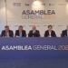 La Confederación Regional de Empresarios de Castilla-La Mancha (CECAM), en coordinación con CEOE-CEPYME Cuenca y CEOE-CEPYME Guadalajara, ha activado este lunes una encuesta dirigida a empresas y autónomos con trabajadores a su cargo. El objetivo de esta consulta es medir con exactitud cómo están afectando las ausencias laborales a la operativa diaria y a la rentabilidad de los negocios en ambas provincias. Esta iniciativa se enmarca dentro del recién creado Observatorio Regional del Absentismo. A través de esta herramienta, la patronal busca recopilar información objetiva sobre el terreno para trasladar a las administraciones públicas y a los agentes sociales la dimensión real de un problema estructural que resta competitividad a las compañías frente a otros mercados europeos. Las cifras que manejan las organizaciones empresariales reflejan un encarecimiento drástico de esta situación. Según los datos facilitados, desde 2015 el número de procesos iniciados por Incapacidad Temporal por Contingencias Comunes (ITCC) ha crecido un 121%, elevando la incidencia media por encima del 77%. El impacto económico de estas ausencias alcanza ya los 30.000 millones de euros, una factura de la cual la mitad, unos 15.000 millones, es asumida directamente por las empresas. La magnitud del problema se evidencia en el día a día: más de 1,5 millones de trabajadores no acuden diariamente a su puesto de trabajo, lo que representa un aumento del 119% respecto a los registros de 2015. Con las respuestas recabadas, CECAM redactará el primer informe autonómico sobre la materia para proponer medidas de choque. La evolución del problema en el tejido local El paso dado hoy por la confederación regional unifica y consolida una preocupación recurrente en el ámbito local. Tal y como ha documentado el archivo de Liberal de Castilla durante el último año, tanto la patronal conquense como la alcarreña venían advirtiendo del impacto crítico que las bajas médicas estaban teniendo en la tesorería y en la capacidad organizativa de los pequeños negocios. La puesta en marcha de esta macroencuesta y del Observatorio Regional supone un cambio de ciclo en la estrategia empresarial. Las organizaciones provinciales de Cuenca y Guadalajara han pasado de alertar sobre el incremento de costes en sus balances trimestrales a liderar una radiografía estadística rigurosa, un movimiento necesario para dejar de tratar el absentismo como una queja aislada y comenzar a exigir reformas legislativas con datos reales y actualizados de la región en la mano.
